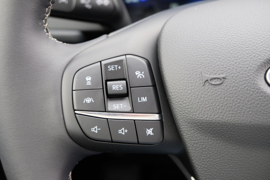 Ford Kuga 2.5 PHEV Vignale 225pk | Wegklapbare Trekhaak | Panoramadak | Adaptive cruise control | Head up Display | Leder | Bang&Olufsen | Dodehoeksensoren | Camera