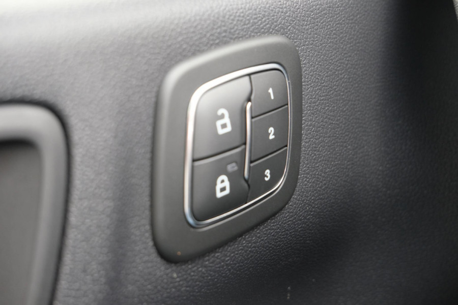 Ford Kuga 2.5 PHEV Vignale 225pk | Wegklapbare Trekhaak | Panoramadak | Adaptive cruise control | Head up Display | Leder | Bang&Olufsen | Dodehoeksensoren | Camera