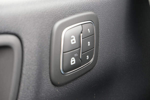 Ford Kuga 2.5 PHEV Vignale 225pk | Wegklapbare Trekhaak | Panoramadak | Adaptive cruise control | Head up Display | Leder | Bang&Olufsen | Dodehoeksensoren | Camera