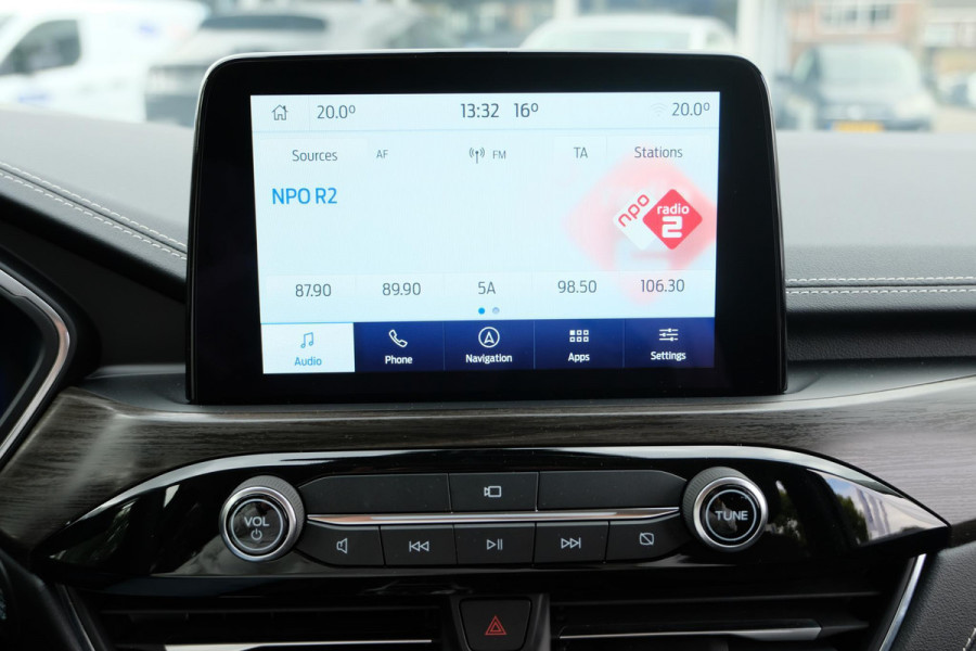 Ford Kuga 2.5 PHEV Vignale 225pk | Wegklapbare Trekhaak | Panoramadak | Adaptive cruise control | Head up Display | Leder | Bang&Olufsen | Dodehoeksensoren | Camera