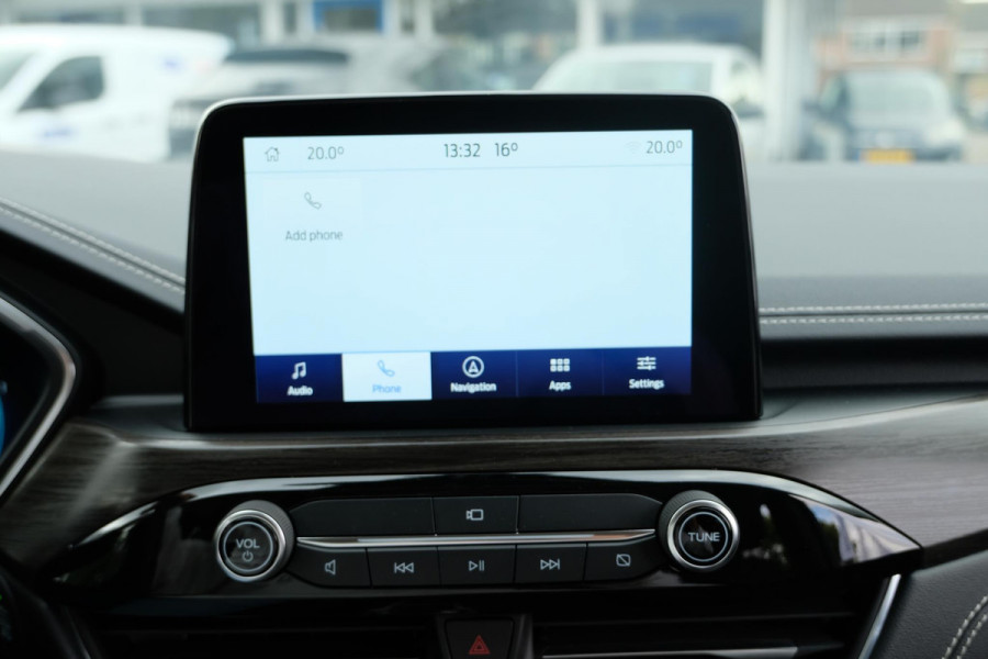 Ford Kuga 2.5 PHEV Vignale 225pk | Wegklapbare Trekhaak | Panoramadak | Adaptive cruise control | Head up Display | Leder | Bang&Olufsen | Dodehoeksensoren | Camera