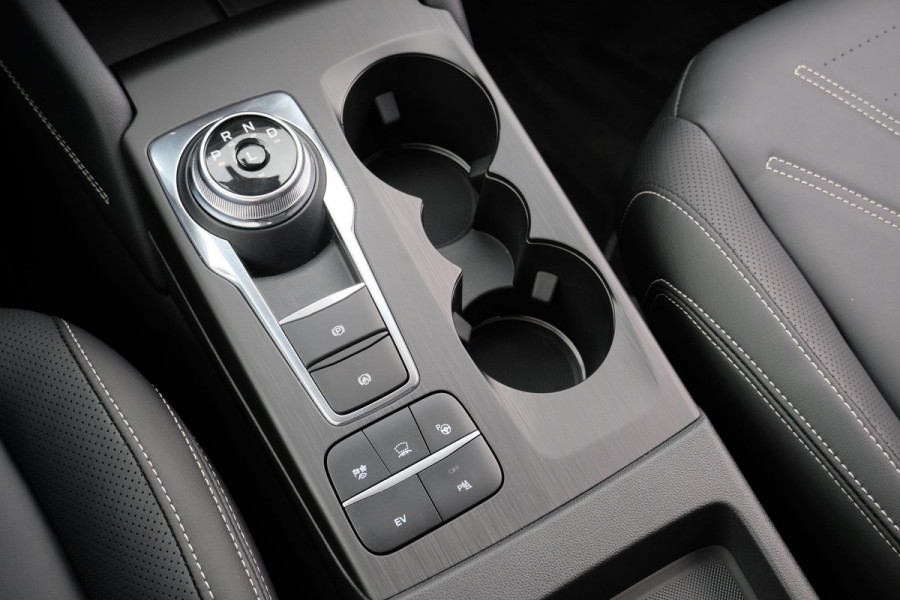 Ford Kuga 2.5 PHEV Vignale 225pk | Wegklapbare Trekhaak | Panoramadak | Adaptive cruise control | Head up Display | Leder | Bang&Olufsen | Dodehoeksensoren | Camera