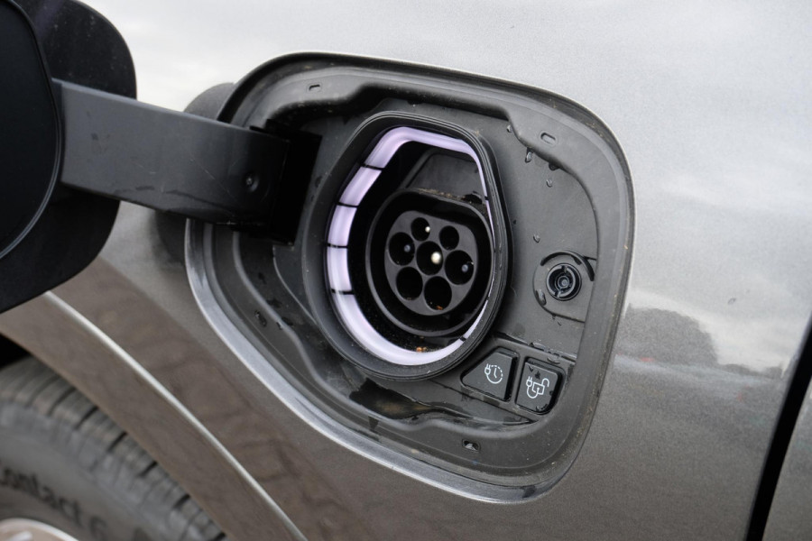 Ford Kuga 2.5 PHEV Vignale 225pk | Wegklapbare Trekhaak | Panoramadak | Adaptive cruise control | Head up Display | Leder | Bang&Olufsen | Dodehoeksensoren | Camera