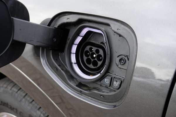 Ford Kuga 2.5 PHEV Vignale 225pk | Wegklapbare Trekhaak | Panoramadak | Adaptive cruise control | Head up Display | Leder | Bang&Olufsen | Dodehoeksensoren | Camera