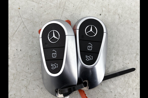 Mercedes-Benz GLC Coupé 300 e 4MATIC Plug-In Hybride Trekhaak | Alarm Klasse 3 | Rijassistentiepakket plus | Stuur en Stoelverwarming | Parkeerpakket met 360°-camera | Distronic. Inclusief 24 maanden MB Certified garantie voor Europa.