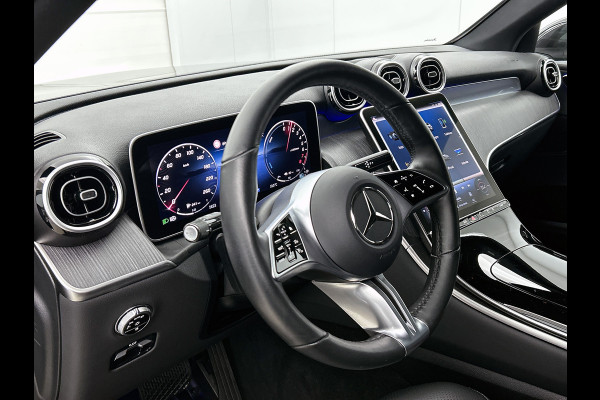 Mercedes-Benz GLC Coupé 300 e 4MATIC Plug-In Hybride Trekhaak | Alarm Klasse 3 | Rijassistentiepakket plus | Stuur en Stoelverwarming | Parkeerpakket met 360°-camera | Distronic. Inclusief 24 maanden MB Certified garantie voor Europa.