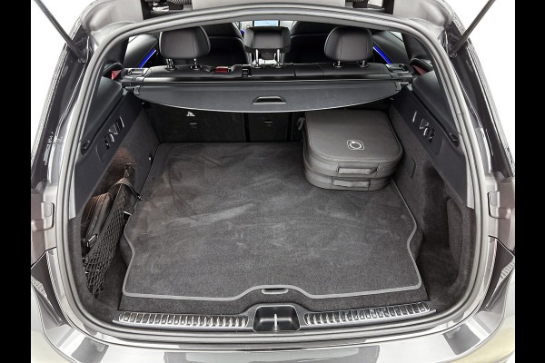 Mercedes-Benz GLC 300 e 4MATIC AMG Plug-In Hybride AMG Line | Night Pakket | Trekhaak | Offroad-Techniek Pakket | Distronic. Inclusief 24 maanden MB Certified garantie voor Europa.