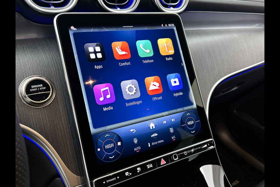 Mercedes-Benz GLC 300 e 4MATIC AMG Plug-In Hybride AMG Line | Night Pakket | Trekhaak | Offroad-Techniek Pakket | Distronic. Inclusief 24 maanden MB Certified garantie voor Europa.