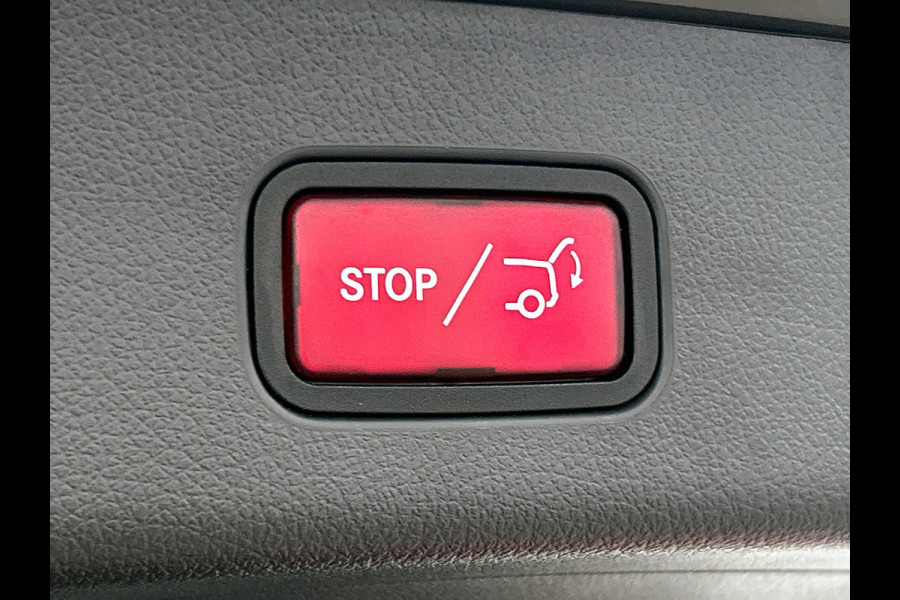 Mercedes-Benz GLC 300 e 4MATIC AMG Plug-In Hybride AMG Line | Night Pakket | Trekhaak | Offroad-Techniek Pakket | Distronic. Inclusief 24 maanden MB Certified garantie voor Europa.