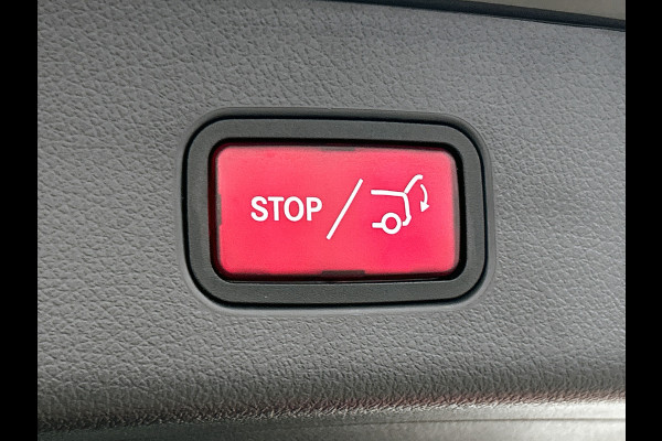 Mercedes-Benz GLC 300 e 4MATIC AMG Plug-In Hybride AMG Line | Night Pakket | Trekhaak | Offroad-Techniek Pakket | Distronic. Inclusief 24 maanden MB Certified garantie voor Europa.