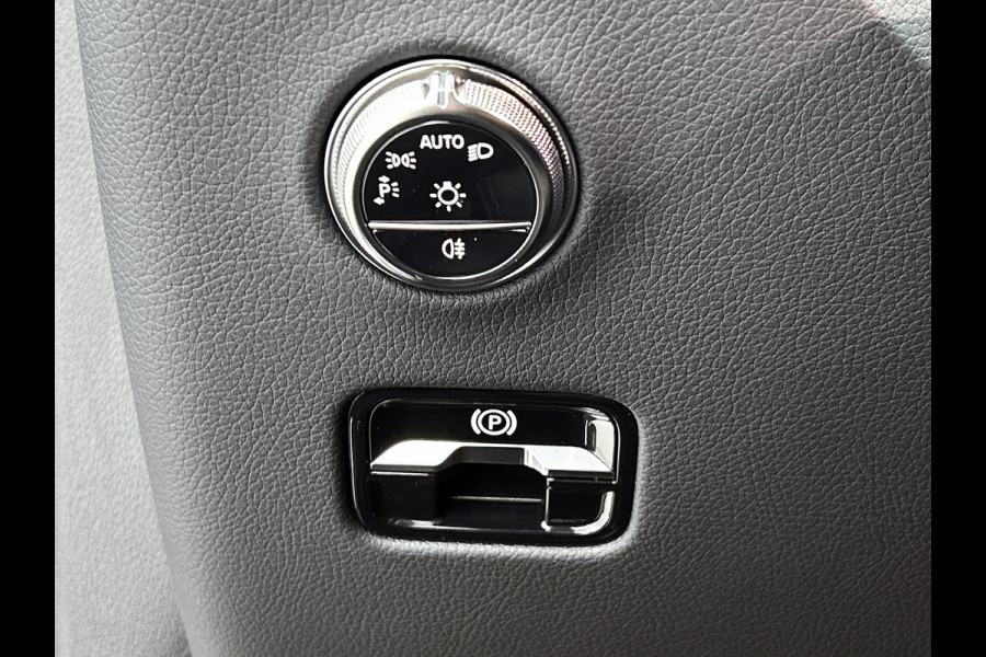 Mercedes-Benz GLC 300 e 4MATIC AMG Plug-In Hybride AMG Line | Night Pakket | Trekhaak | Offroad-Techniek Pakket | Distronic. Inclusief 24 maanden MB Certified garantie voor Europa.