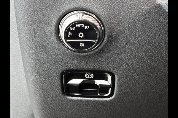 Mercedes-Benz GLC 300 e 4MATIC AMG Plug-In Hybride AMG Line | Night Pakket | Trekhaak | Offroad-Techniek Pakket | Distronic. Inclusief 24 maanden MB Certified garantie voor Europa.