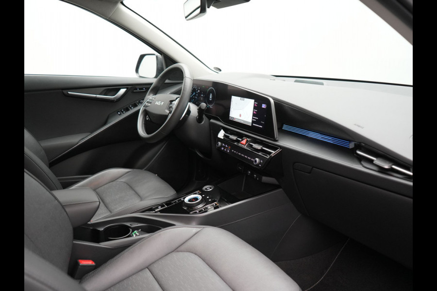 Kia Niro 1.6 GDi ExecutiveLine Plug In Hybrid 182pk Dealer O.H. PHEV | Adaptive Cruise | Head Up | Lederen Sportstoelen Memory & Ventilatie | Harman / Kardon | Camera | Stoelen & Stuur Verwarmd | Apple Carplay | Keyless | Blis | Navigatie | DAB |