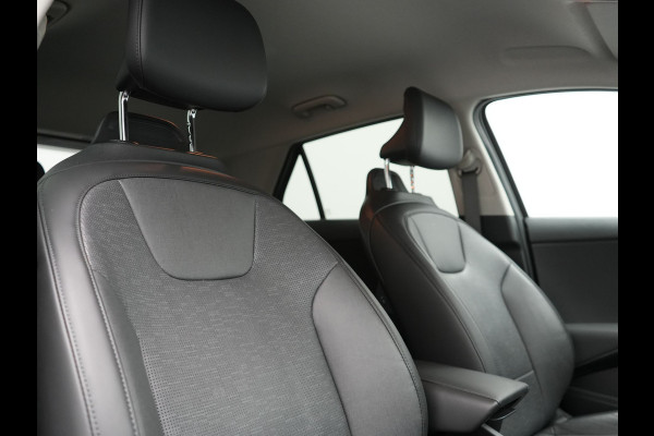 Kia Niro 1.6 GDi ExecutiveLine Plug In Hybrid 182pk Dealer O.H. PHEV | Adaptive Cruise | Head Up | Lederen Sportstoelen Memory & Ventilatie | Harman / Kardon | Camera | Stoelen & Stuur Verwarmd | Apple Carplay | Keyless | Blis | Navigatie | DAB |