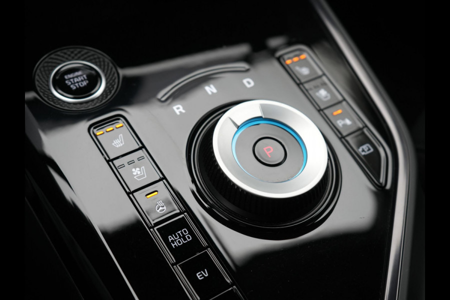 Kia Niro 1.6 GDi ExecutiveLine Plug In Hybrid 182pk Dealer O.H. PHEV | Adaptive Cruise | Head Up | Lederen Sportstoelen Memory & Ventilatie | Harman / Kardon | Camera | Stoelen & Stuur Verwarmd | Apple Carplay | Keyless | Blis | Navigatie | DAB |
