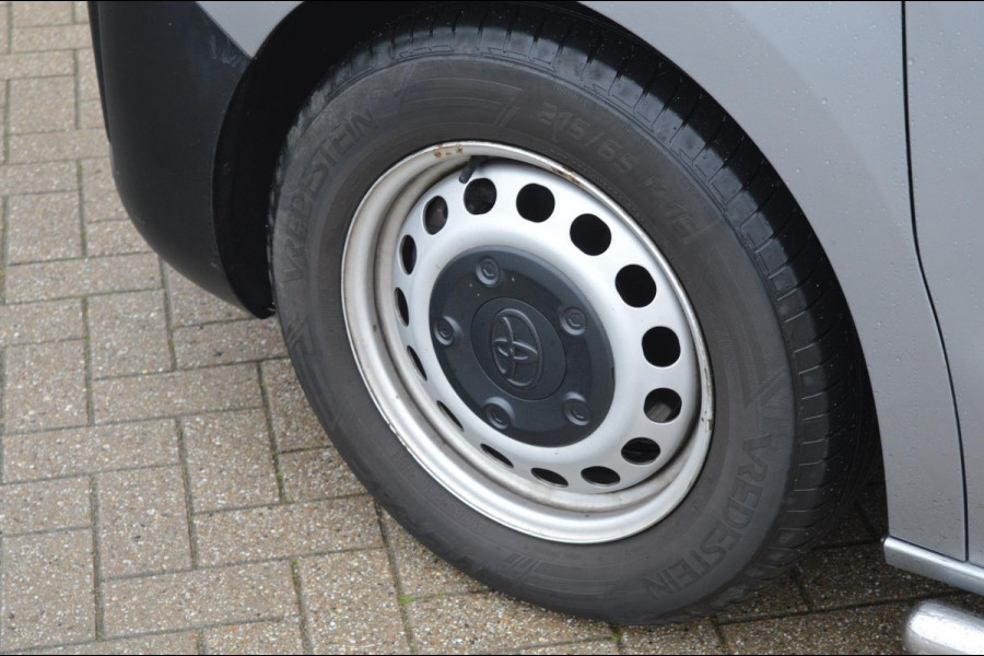 Toyota Proace Shuttle 1.5 D-4D Navigator Long