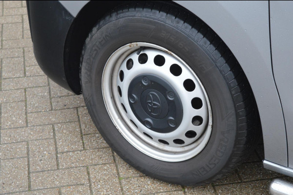 Toyota Proace Shuttle 1.5 D-4D Navigator Long