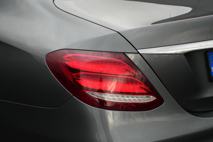 Mercedes-Benz E-Klasse 220 d Business Solution AMG Panoramadak WideScreen Ambient Luxe Leder