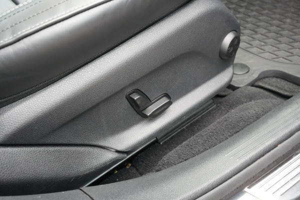 Mercedes-Benz E-Klasse 220 d Business Solution AMG Panoramadak WideScreen Ambient Luxe Leder