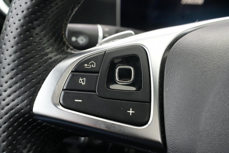 Mercedes-Benz E-Klasse 220 d Business Solution AMG Panoramadak WideScreen Ambient Luxe Leder