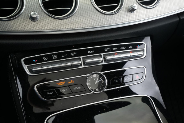 Mercedes-Benz E-Klasse 220 d Business Solution AMG Panoramadak WideScreen Ambient Luxe Leder