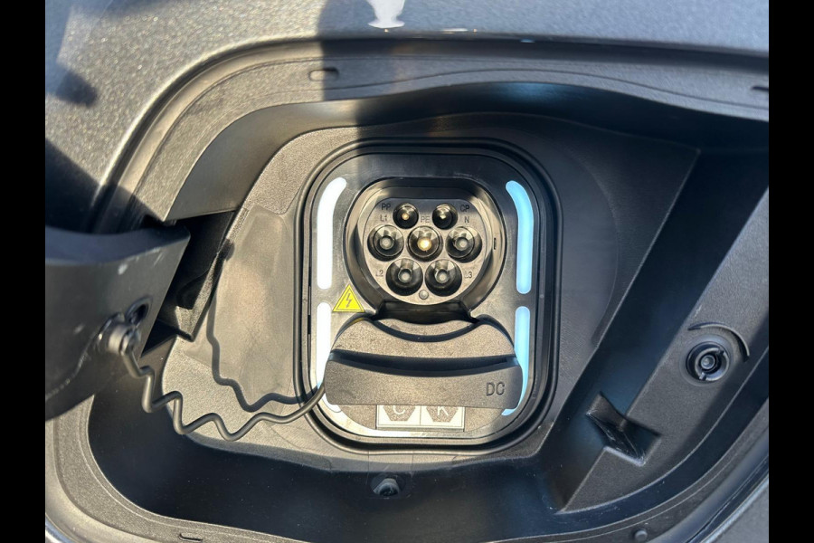 MG Mg4 electric Luxury 64 kWh |LONG RANGE|  11.000KM! | 7 JAAR GARANTIE BIJ MG| SUPER COMPLETE AUTO| RONDOMZICHT CAMERA| STOEL+ STUUR VERWARMING| DODE HOEK