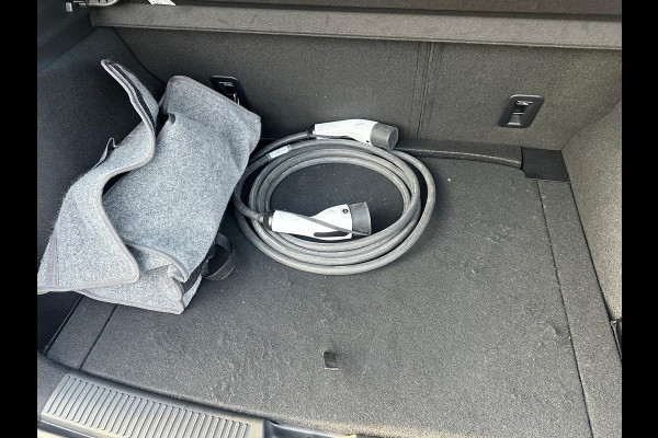 MG Mg4 electric Luxury 64 kWh |LONG RANGE|  11.000KM! | 7 JAAR GARANTIE BIJ MG| SUPER COMPLETE AUTO| RONDOMZICHT CAMERA| STOEL+ STUUR VERWARMING| DODE HOEK