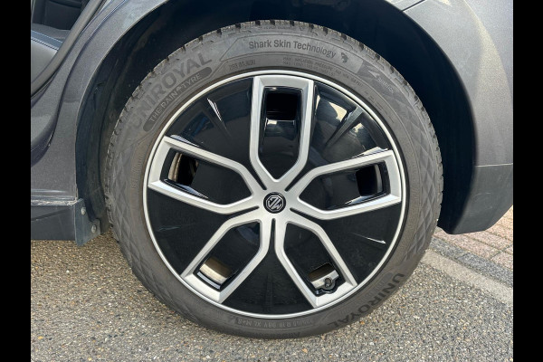 MG Mg4 electric Luxury 64 kWh |LONG RANGE|  11.000KM! | 7 JAAR GARANTIE BIJ MG| SUPER COMPLETE AUTO| RONDOMZICHT CAMERA| STOEL+ STUUR VERWARMING| DODE HOEK