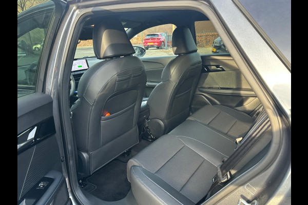 MG Mg4 electric Luxury 64 kWh |LONG RANGE|  11.000KM! | 7 JAAR GARANTIE BIJ MG| SUPER COMPLETE AUTO| RONDOMZICHT CAMERA| STOEL+ STUUR VERWARMING| DODE HOEK