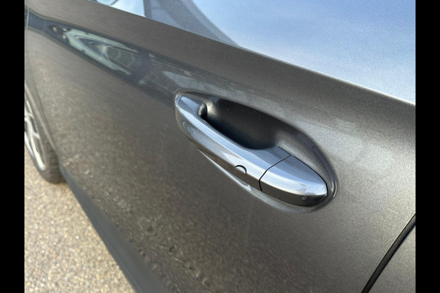 MG Mg4 electric Luxury 64 kWh |LONG RANGE|  11.000KM! | 7 JAAR GARANTIE BIJ MG| SUPER COMPLETE AUTO| RONDOMZICHT CAMERA| STOEL+ STUUR VERWARMING| DODE HOEK