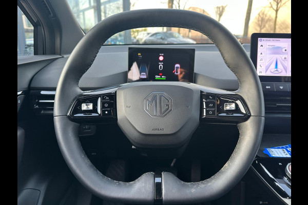 MG Mg4 electric Luxury 64 kWh |LONG RANGE|  11.000KM! | 7 JAAR GARANTIE BIJ MG| SUPER COMPLETE AUTO| RONDOMZICHT CAMERA| STOEL+ STUUR VERWARMING| DODE HOEK