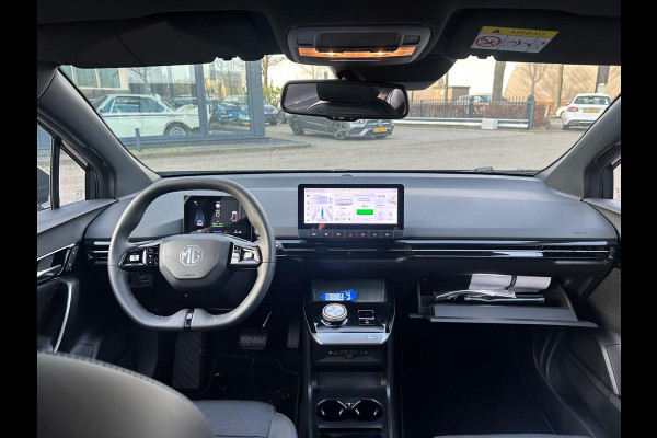MG Mg4 electric Luxury 64 kWh |LONG RANGE|  11.000KM! | 7 JAAR GARANTIE BIJ MG| SUPER COMPLETE AUTO| RONDOMZICHT CAMERA| STOEL+ STUUR VERWARMING| DODE HOEK
