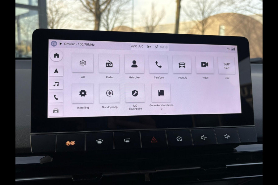 MG Mg4 electric Luxury 64 kWh |LONG RANGE|  11.000KM! | 7 JAAR GARANTIE BIJ MG| SUPER COMPLETE AUTO| RONDOMZICHT CAMERA| STOEL+ STUUR VERWARMING| DODE HOEK