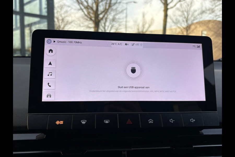 MG Mg4 electric Luxury 64 kWh |LONG RANGE|  11.000KM! | 7 JAAR GARANTIE BIJ MG| SUPER COMPLETE AUTO| RONDOMZICHT CAMERA| STOEL+ STUUR VERWARMING| DODE HOEK