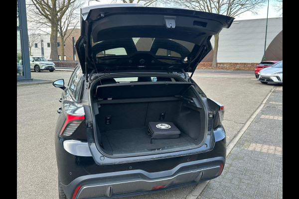MG Mg4 electric Luxury 64 kWh | 20.000KM! | 7 JAAR GARANTIE BIJ MG| SUPER COMPLETE AUTO| RONDOMZICHT CAMERA| STOEL+ STUUR VERWARMING| DODE HOEK