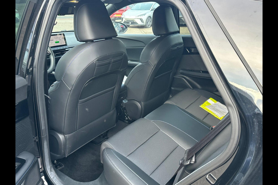 MG Mg4 electric Luxury 64 kWh | 20.000KM! | 7 JAAR GARANTIE BIJ MG| SUPER COMPLETE AUTO| RONDOMZICHT CAMERA| STOEL+ STUUR VERWARMING| DODE HOEK