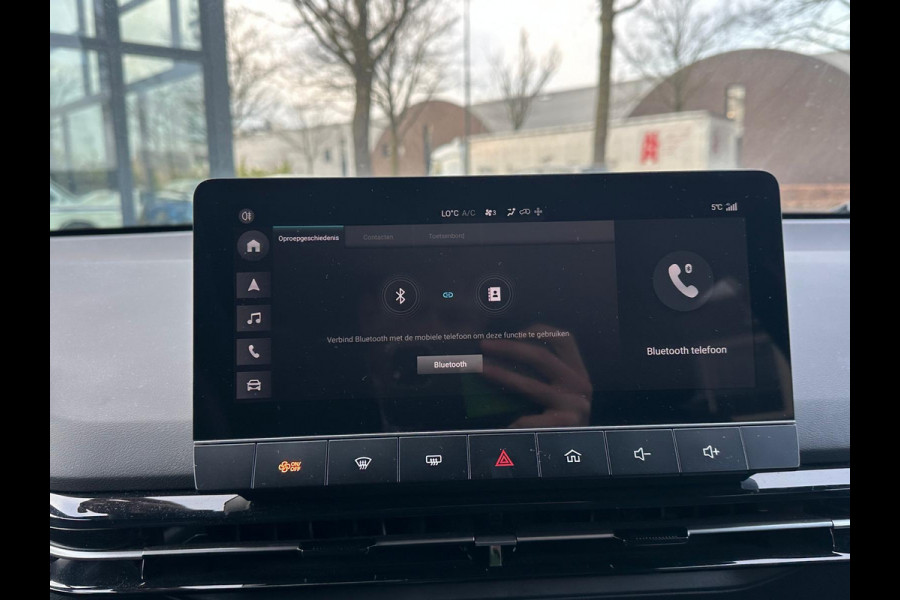 MG Mg4 electric Luxury 64 kWh | 20.000KM! | 7 JAAR GARANTIE BIJ MG| SUPER COMPLETE AUTO| RONDOMZICHT CAMERA| STOEL+ STUUR VERWARMING| DODE HOEK