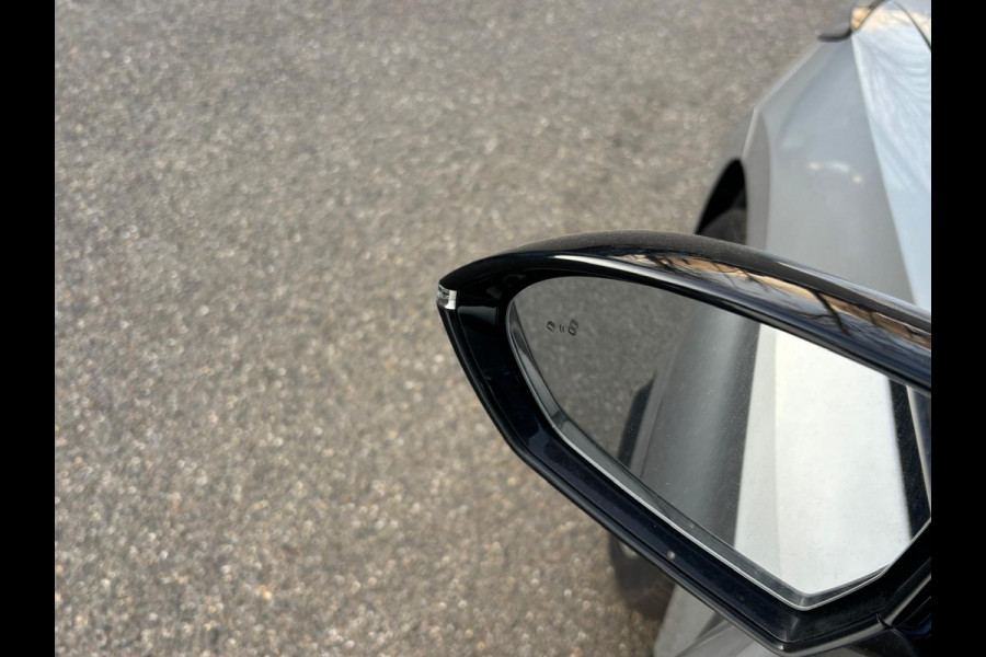 MG Mg4 electric Luxury 64 kWh |LONG RANGE | 12.000KM! | 7 JAAR GARANTIE BIJ MG| SUPER COMPLETE AUTO| RONDOMZICHT CAMERA| STOEL+ STUUR VERWARMING| DODE HOEK