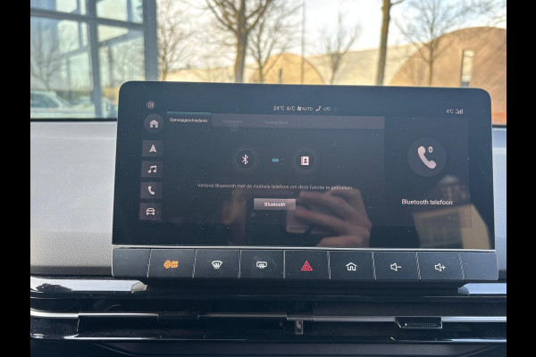 MG Mg4 electric Luxury 64 kWh |LONG RANGE | 12.000KM! | 7 JAAR GARANTIE BIJ MG| SUPER COMPLETE AUTO| RONDOMZICHT CAMERA| STOEL+ STUUR VERWARMING| DODE HOEK