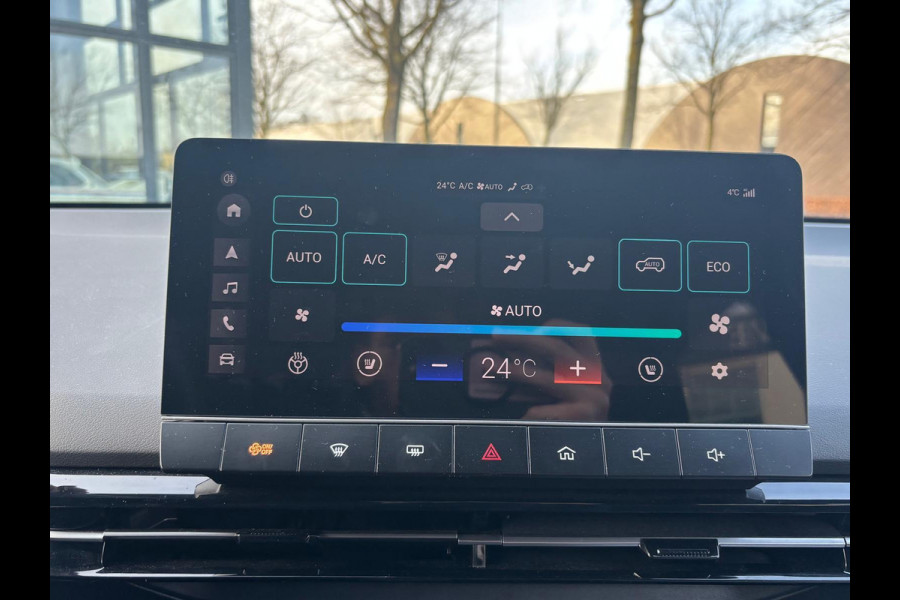 MG Mg4 electric Luxury 64 kWh |LONG RANGE | 12.000KM! | 7 JAAR GARANTIE BIJ MG| SUPER COMPLETE AUTO| RONDOMZICHT CAMERA| STOEL+ STUUR VERWARMING| DODE HOEK