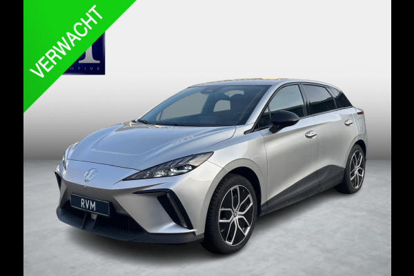 MG Mg4 electric Luxury 64 kWh |LONG RANGE | 12.000KM! | 7 JAAR GARANTIE BIJ MG| SUPER COMPLETE AUTO| RONDOMZICHT CAMERA| STOEL+ STUUR VERWARMING| DODE HOEK