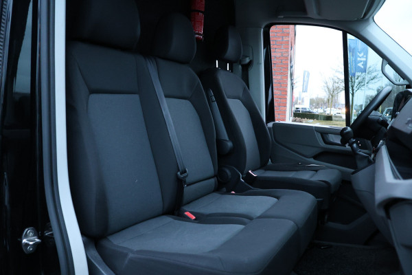 Volkswagen Crafter 35 2.0 TDI 177 PK L4H3 Highline | ACC | Bi-Xenon | CarPlay | Camera | DAB | 360 PDC | Trekhaak | NAP Logisch | Nieuwe APK