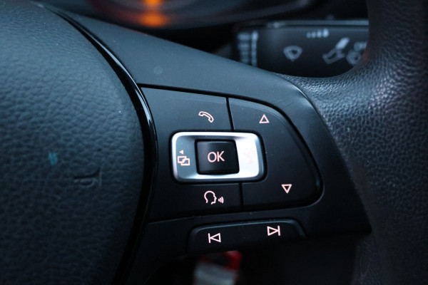 Volkswagen Crafter 35 2.0 TDI 177 PK L4H3 Highline | ACC | Bi-Xenon | CarPlay | Camera | DAB | 360 PDC | Trekhaak | NAP Logisch | Nieuwe APK