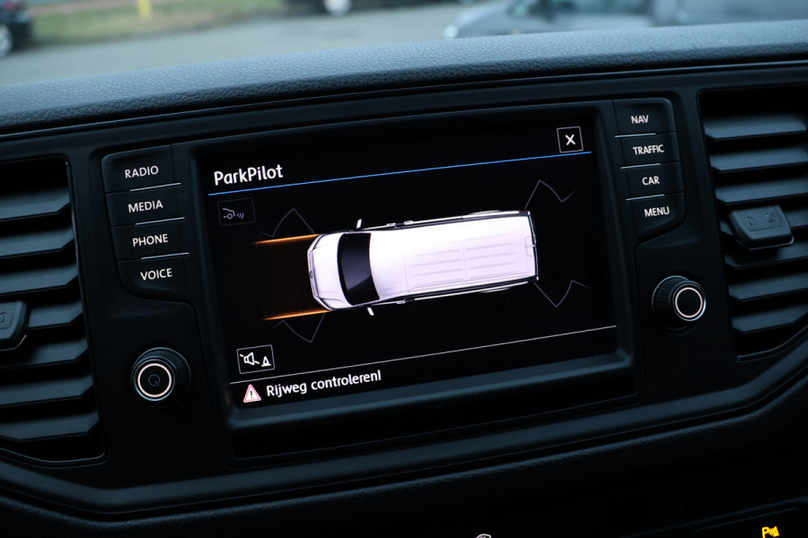Volkswagen Crafter 35 2.0 TDI 177 PK L4H3 Highline | ACC | Bi-Xenon | CarPlay | Camera | DAB | 360 PDC | Trekhaak | NAP Logisch | Nieuwe APK