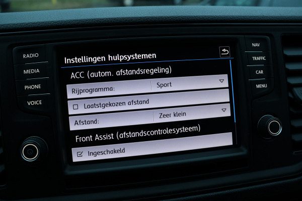 Volkswagen Crafter 35 2.0 TDI 177 PK L4H3 Highline | ACC | Bi-Xenon | CarPlay | Camera | DAB | 360 PDC | Trekhaak | NAP Logisch | Nieuwe APK