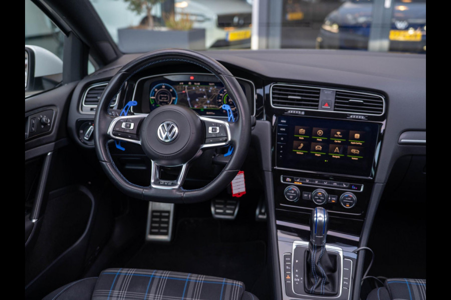 Volkswagen Golf 1.4 TSI GTE 204PK / Pano / ACC / Carplay / Virtual cockpit / Stoelverwarming
