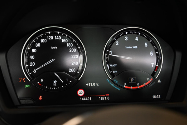 BMW X1 SDrive20i - Adaptive Cruise Control - Panoramadak - HUD - Leren Sportstoelen - Achteruitrijcamera - Afneembare Trekhaak -