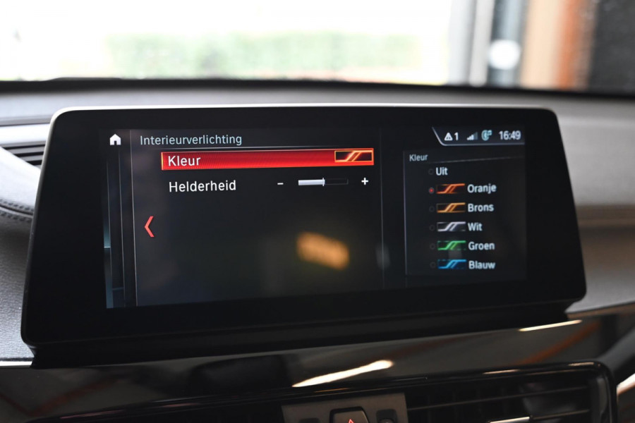 BMW X1 SDrive20i - Adaptive Cruise Control - Panoramadak - HUD - Leren Sportstoelen - Achteruitrijcamera - Afneembare Trekhaak -