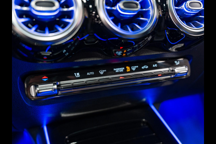 Mercedes-Benz Glb 200 Premium Plus, Pano, Widescreen, Ambiënte Light, 360 Cam, Voll Led, Cruise, Multistuur, Voll Onderhoud