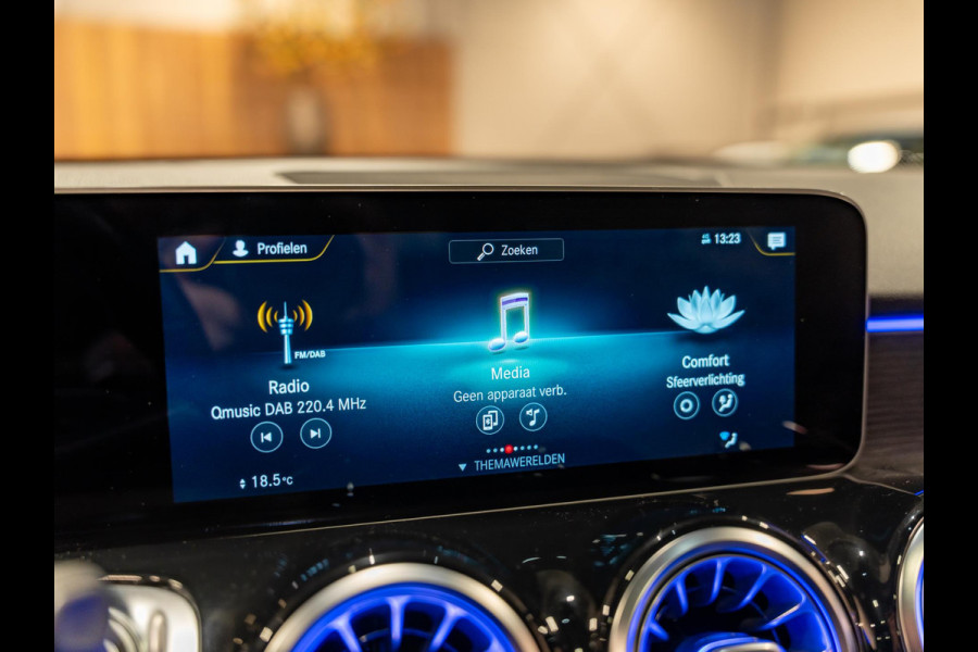 Mercedes-Benz Glb 200 Premium Plus, Pano, Widescreen, Ambiënte Light, 360 Cam, Voll Led, Cruise, Multistuur, Voll Onderhoud